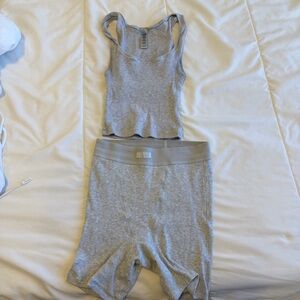 SKIMS set